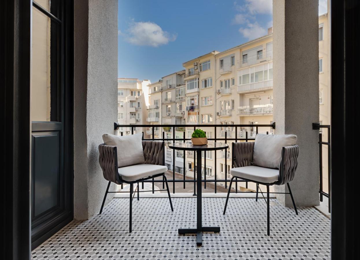 Gleam Collection Hotel Istanbul Bagian luar foto Balcony of a hotel room