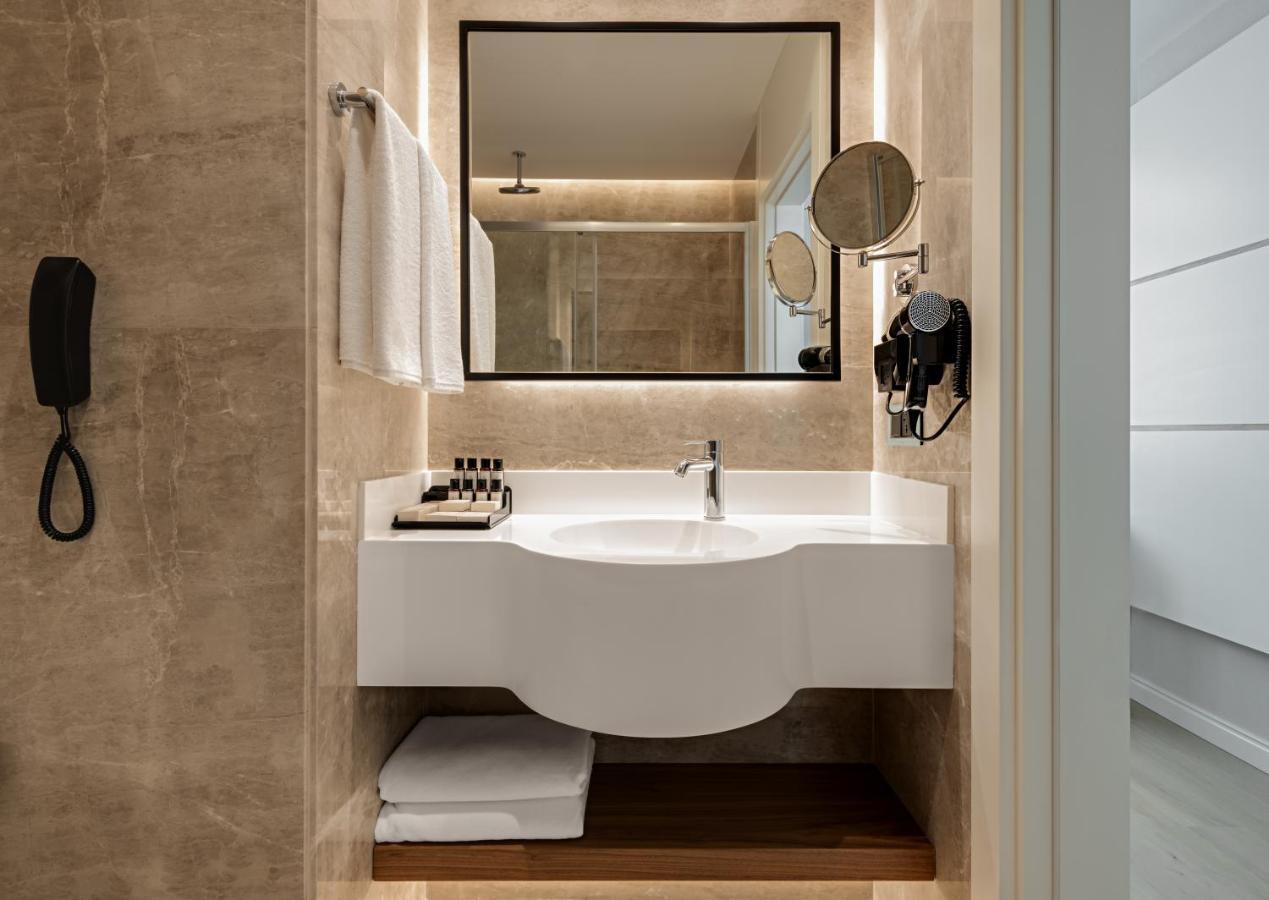 Gleam Collection Hotel Istanbul Bagian luar foto Bathroom
