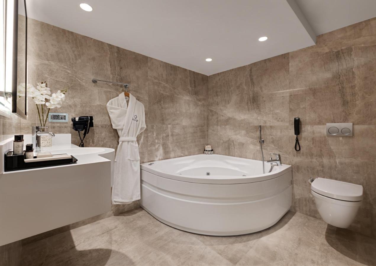 Gleam Collection Hotel Istanbul Bagian luar foto Bathroom